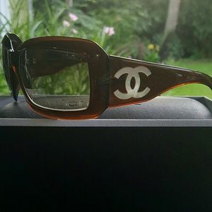 Authentic Chanel Sunglasses +case, box and receipt